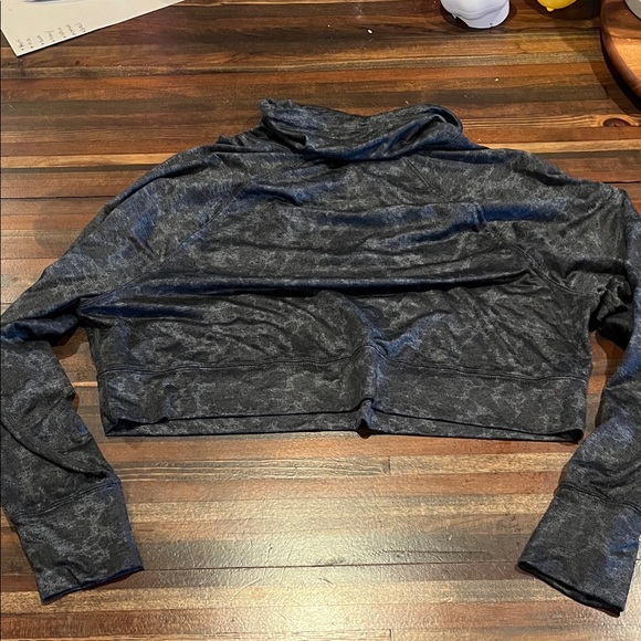 Vuori Black Cropped sweatshirt - Picture 2 of 3